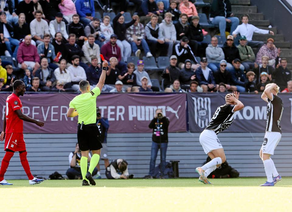 Turun derbyssä ikävä tilanne: erotuomari havaitsi rasistista huutelua Turun derbyssä ikävä tilanne: erotuomari havaitsi rasistista huutelua 1