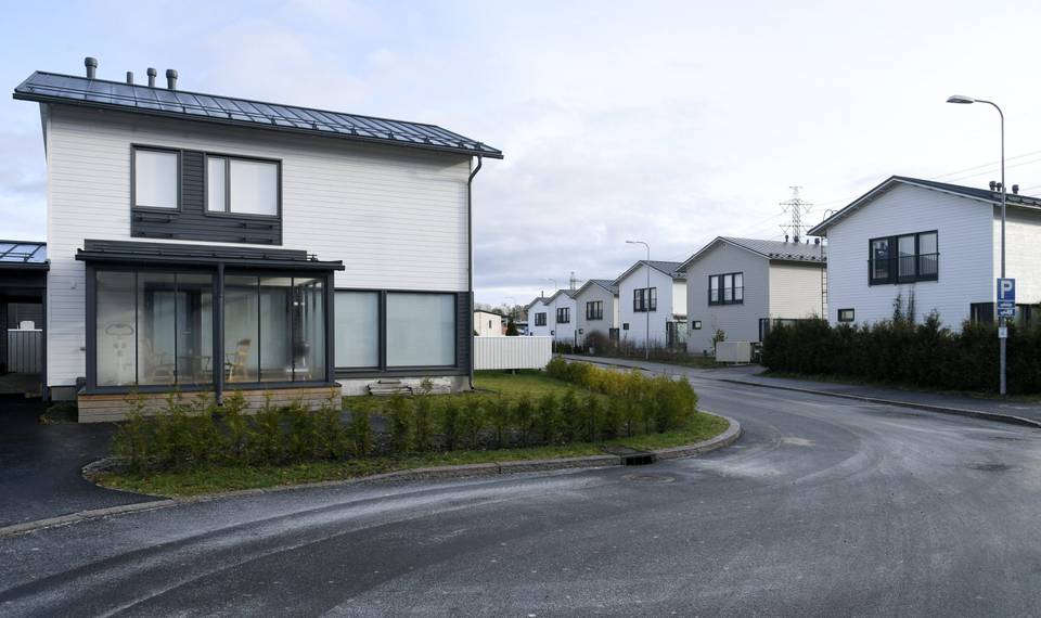 Viime vuonna 425 000 suomalaista myöhästytti kiinteistöveronsa maksamisen – toimi torstaina välttääksesi lisämaksut. Viime vuonna 425 000 suomalaista myöhästytti kiinteistöveronsa maksamisen – toimi torstaina välttääksesi lisämaksut. 1