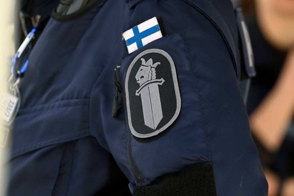 Virkamiehen epäillään saaneen kymmeniä tuhansia euroja lahjuksia Lounais-Suomessa. Virkamiehen epäillään saaneen kymmeniä tuhansia euroja lahjuksia Lounais-Suomessa. 1