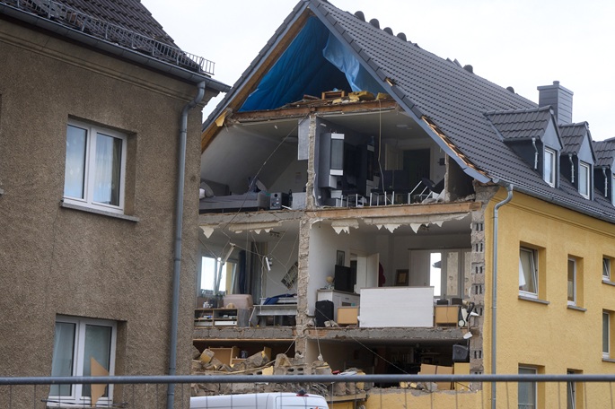 Voimakkaat myrskyt ja kaksi tornadoa aiheuttavat laajaa tuhoa Saksassa. 1