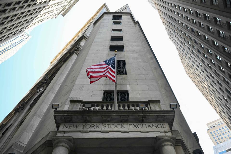 Wall Street päätti päivänsä lievässä laskussa, öljyn hinnat nousussa. Wall Street päätti päivänsä lievässä laskussa, öljyn hinnat nousussa. 1