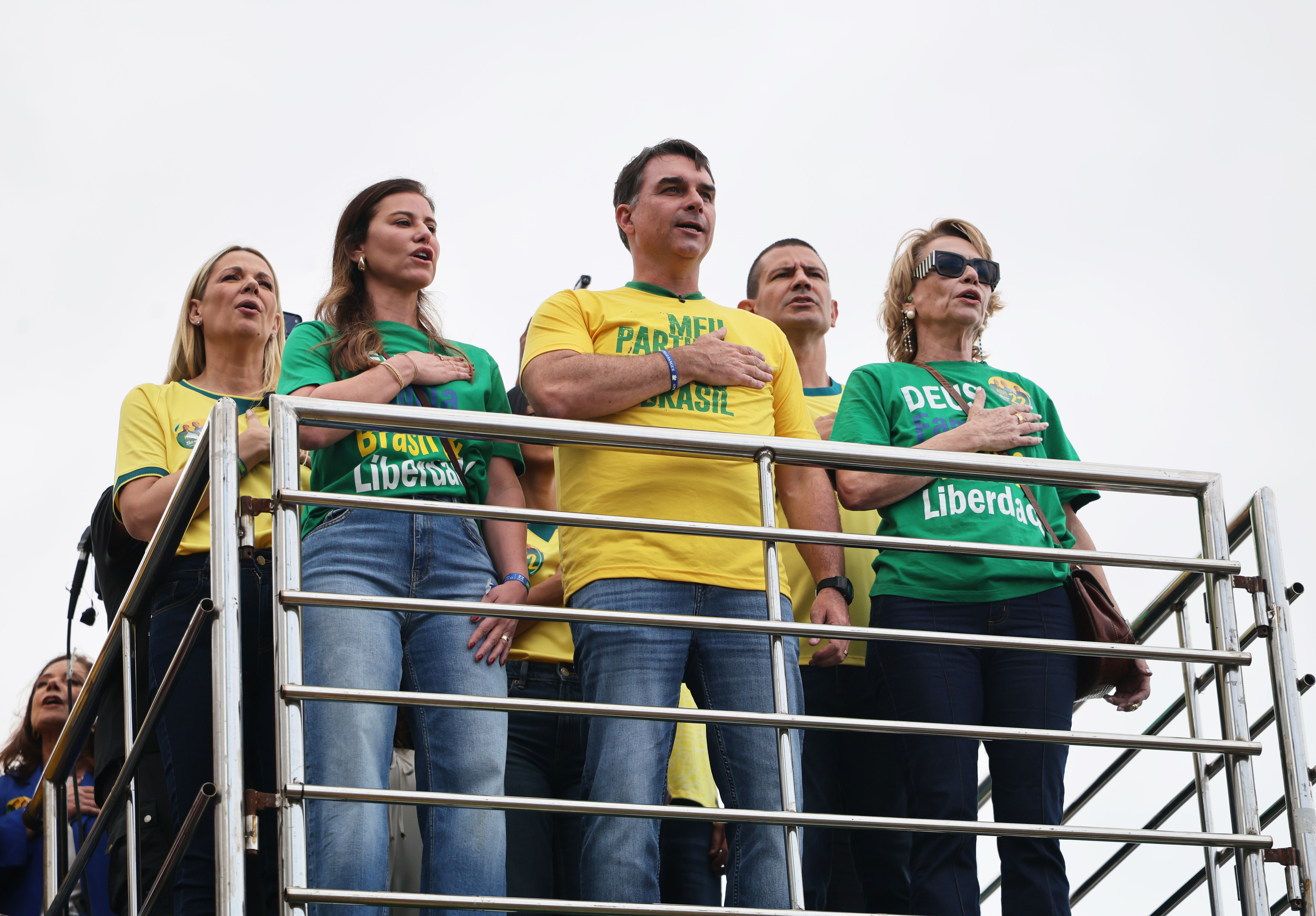 Brasilian poliisi tutkii senaattori Flavio Bolsonaroa yhteyksistä entiseen pankkiiriin 1
