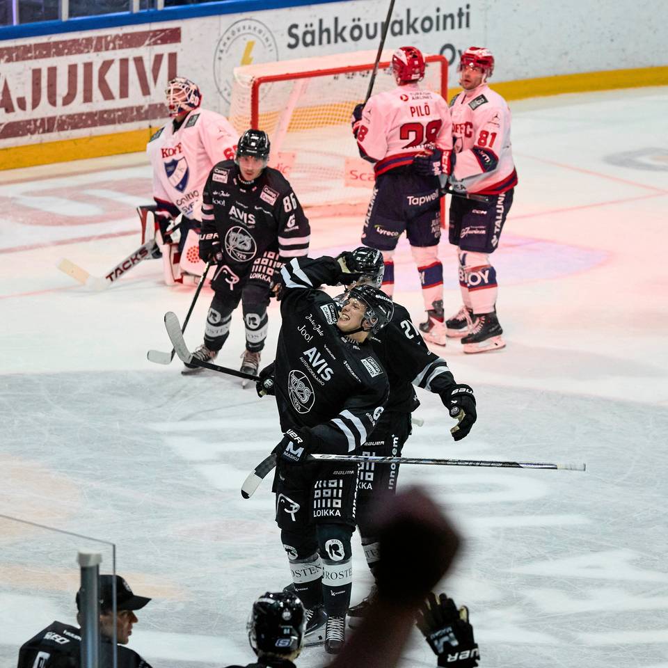 Aatos Koivun laukaus iski maaliin HIFK-ottelussa Aatos Koivun laukaus iski maaliin HIFK-ottelussa 1