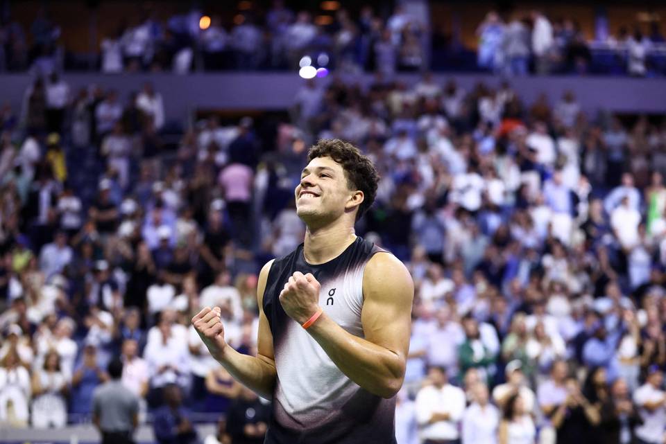 Elämänsä turnausta vetävä Ben Shelton veisteli keskittymisvaikeuksista: "Katselen screenille, että oho, Jalen Brunson on katsomossa" Ben Shelton veisteli keskittymisvaikeuksista: ”Katselen screenille, että oho, Jalen Brunson on katsomossa” 1