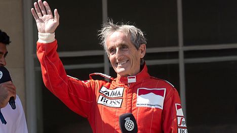 F1-legenda Alain Prost loukkaantui väkivaltaisessa ryöstössä – naamioituneet varkaat tunkeutuivat kotiin 2 F1-legenda Alain Prost loukkaantui väkivaltaisessa ryöstössä – naamioituneet varkaat tunkeutuivat kotiin 1
