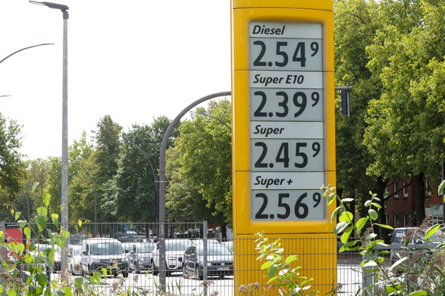 Saksa suunnittelee toimenpiteitä ennätyksellisiä polttoainehintoja vastaan Merzin mukaan 1