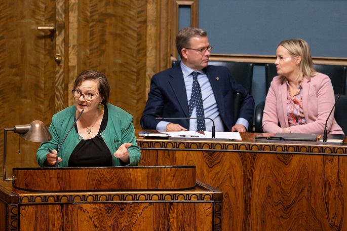 Hallitus selviää luottamuspäätöksestä ruokapolitiikan kiistassa 2 Hallitus selviää luottamuspäätöksestä ruokapolitiikan kiistassa 1