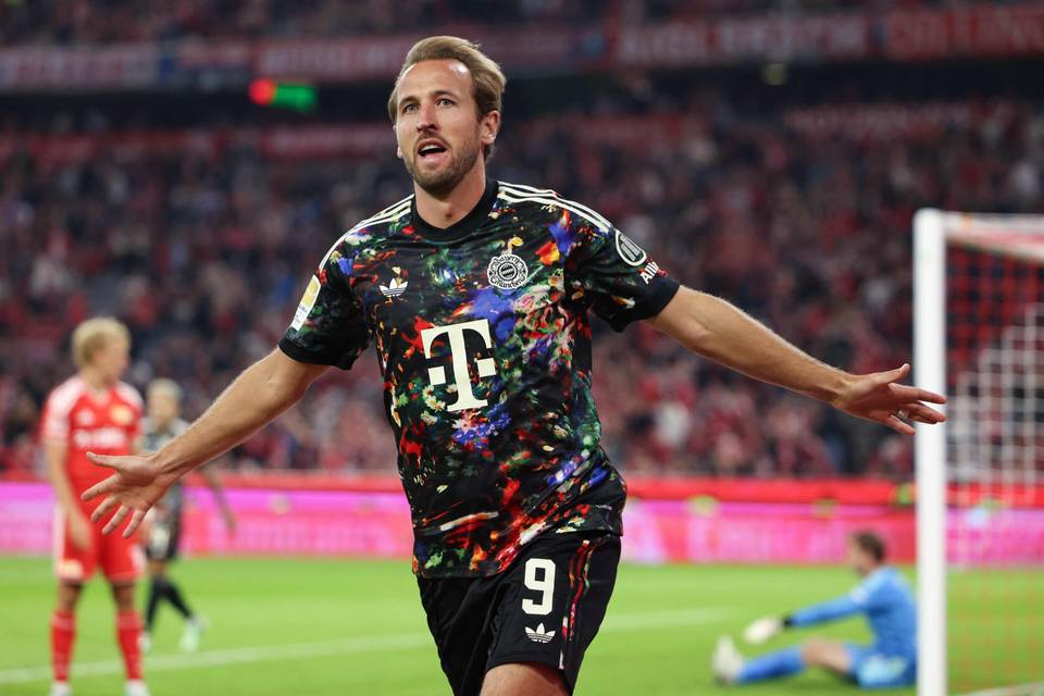 Harry Kane teki Bundesliigan ennätyksen – kiirehti sataan maaliin nopeammin kuin kukaan aiemmin Harry Kane teki Bundesliigan ennätyksen – kiirehti sataan maaliin nopeammin kuin kukaan aiemmin 1