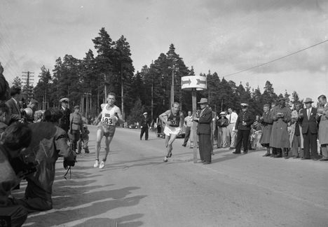 Helsingin olympiakisojen maratonreitin muistomerkki koki kovia 4 Helsingin olympiakisojen maratonreitin muistomerkki koki kovia 3