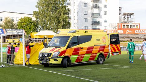 Jalkapallo: Draamaa suomalaisten europeleissä – ambulanssi kentälle 2 Jalkapallo: Draamaa suomalaisten europeleissä – ambulanssi kentälle 1