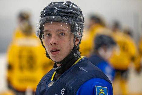 Jari Kurrin poika Paulus Kurri, 19, pelaa Kiekko-Espoon U20:ssa – asiantuntija arvioi 10 Jari Kurrin poika Paulus Kurri, 19, pelaa Kiekko-Espoon U20:ssa – asiantuntija arvioi 9