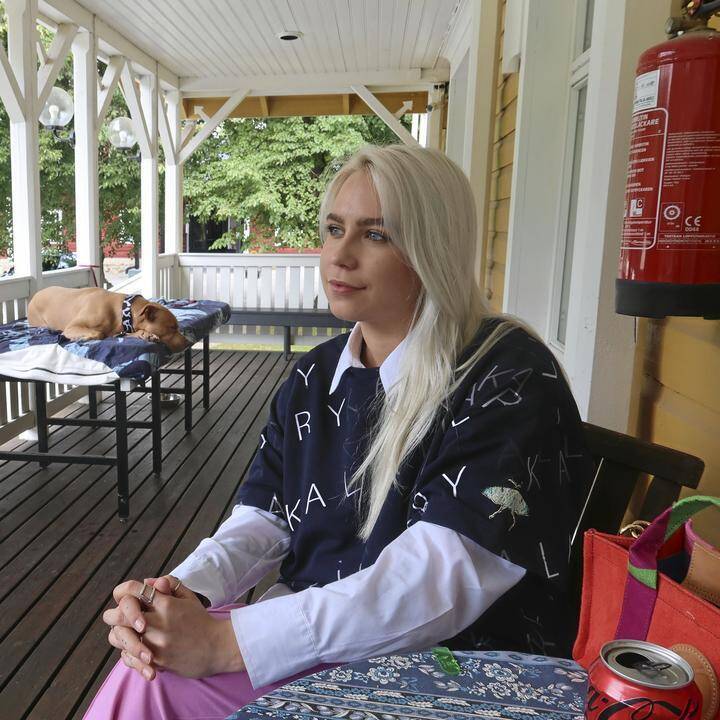 Johanna Oras kiittää perhettään tuesta Olivian kuoleman jälkeen – ”Surutyötä on tehtävä paljon” Johanna Oras kiittää perhettään tuesta Olivian kuoleman jälkeen – ”Surutyötä on tehtävä paljon” 2