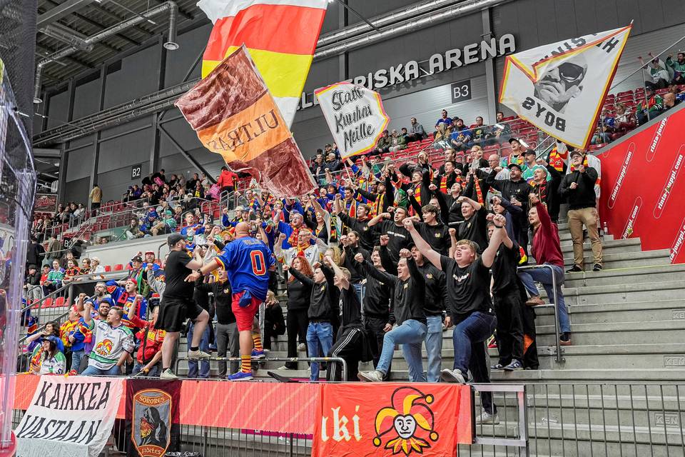 Jokerit vuoristorata-ajelulla Vaasassa, Sportilta kaksi kostomaalia Jokerit vuoristorata-ajelulla Vaasassa, Sportilta kaksi kostomaalia 1