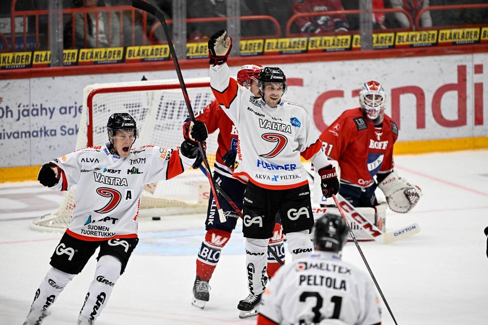 JYP jatkaa mahtivirettään – samoin Jukurit JYP jatkaa voitokasta virettään – Jukurit voitti Kiekko-Esposta 1