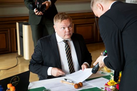 Keskusta esittää muutoksia työnhakuun ja yritysverotukseen – Kaikkoselta piikki kokoomukselle 3