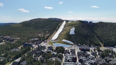 Levillä ja Vuokatissa hiihdetään jo viikkojen päästä 2 Levillä ja Vuokatissa hiihdetään jo viikkojen päästä 1