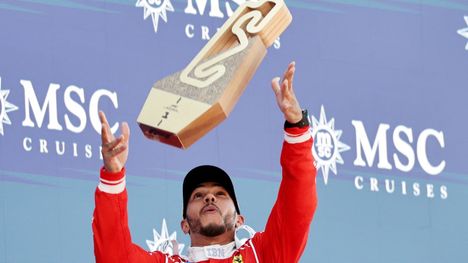 Hamilton juhli ensimmäistä Ferrari-voittoaan Barcelonassa 2 Hamilton juhli ensimmäistä Ferrari-voittoaan Barcelonassa 1