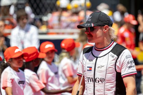 Hamilton juhli ensimmäistä Ferrari-voittoaan Barcelonassa 6 Hamilton juhli ensimmäistä Ferrari-voittoaan Barcelonassa 5