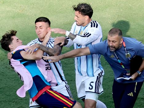 Fifa jakoi rankaisut MM-finaalin välikohtauksista – Paredes ja Molina pelikielloissa 1