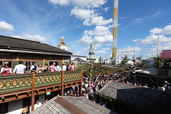 Oktoberfest-vierailijat roikkuivat ylösalaisin viisi minuuttia 1