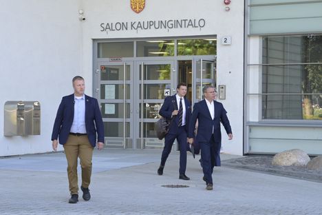 Orpolta linjaus veronkevennyksistä – kokoomusväki riemastui 3