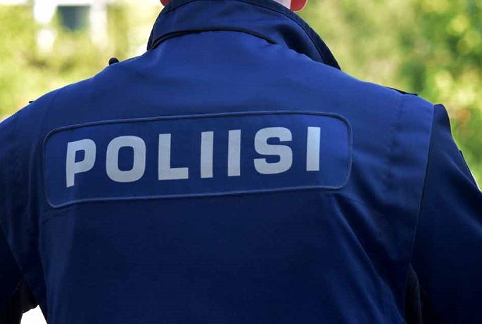 Helsingin poliisi ampui veitsen kanssa kulkeutuneen miehen Kalliossa 2 Helsingin poliisi ampui veitsen kanssa kulkeutuneen miehen Kalliossa 1