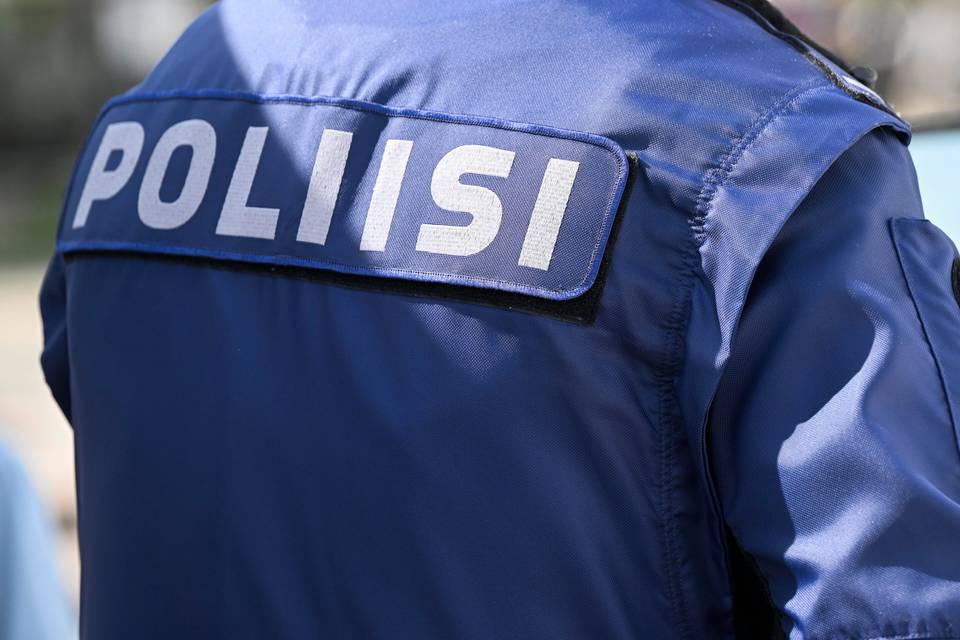 Poliisi: Vantaalla rappukäytävästä löytynyt kuollut tyttö ja rikoksesta epäilty olivat tuttuja 1