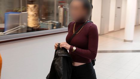 Rappiostriimaajana tunnettu 24-vuotias nainen vastaa syytteisiin 2 Rappiostriimaajana tunnettu 24-vuotias nainen vastaa syytteisiin 1