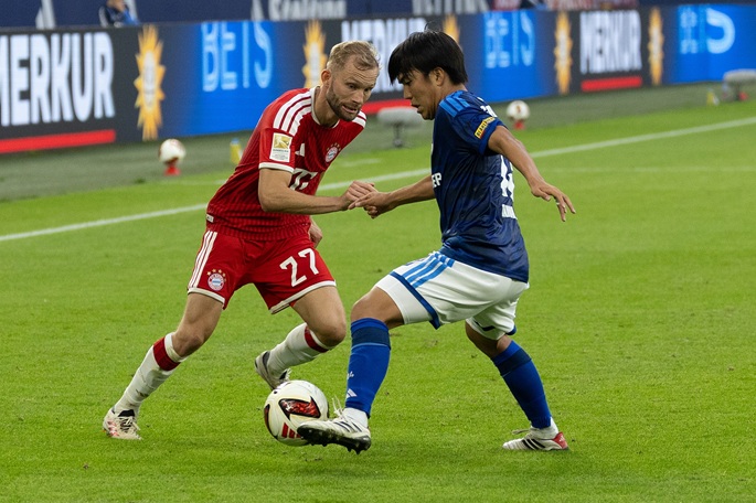 Schalke pysäytti Bayernin Dortmundin ja Elversbergin käänsivät tappioasemat 1