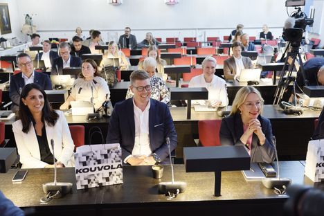 Sdp ehdottaa maahanmuuttajien sosiaaliturvan sidontaa kielitaitoon 2 Sdp ehdottaa maahanmuuttajien sosiaaliturvan sidontaa kielitaitoon 1