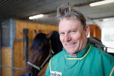 Seksuaalirikoksesta tuomittu Erkki-Pekka Mäkinen palaa raviradoille 1