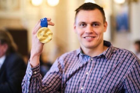 Silja Kosonen sai epäasiallisia viestejä kaapista tulon jälkeen – Ari-Pekka Liukkonen jakaa omat kokemuksensa 3