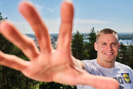 Silja Kosonen sai epäasiallisia viestejä kaapista tulon jälkeen – Ari-Pekka Liukkonen jakaa omat kokemuksensa 5