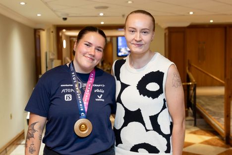 Silja Kosonen sai epäasiallisia viestejä kaapista tulon jälkeen – Ari-Pekka Liukkonen jakaa omat kokemuksensa 1