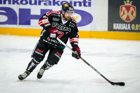 SM-liigasta tuttu Michal Kovarcik loukkaantui pelottavasti Tshekissä 4 SM-liigasta tuttu Michal Kovarcik loukkaantui pelottavasti Tshekissä 3