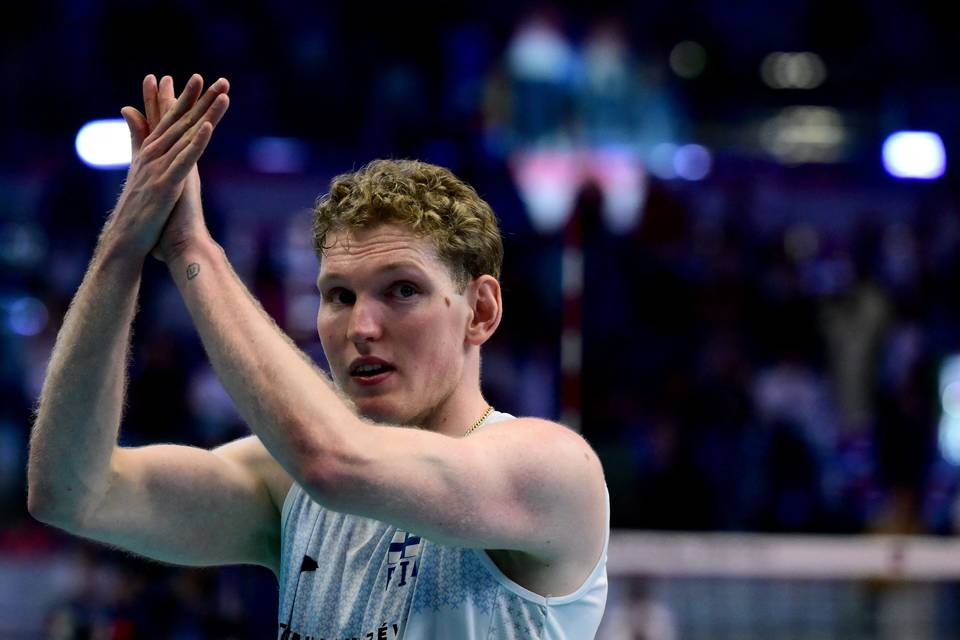 Suomi pelaa lentopallon EM-pronssista – Tervaportti korvaa loukkaantuneen Ivanovin Suomi pelaa lentopallon EM-pronssista – Tervaportti korvaa loukkaantuneen Ivanovin 1