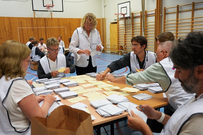 Ruotsin oppositio johtaa yhden paikan erolla 99 prosenttia laskettua 1