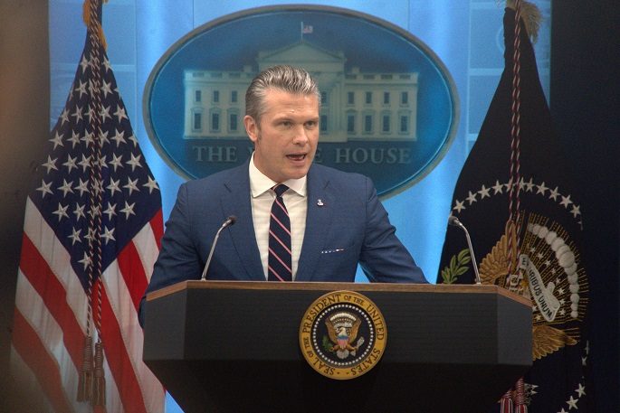 Yhdysvaltain republikaaniedustaja nostaa syytteen puolustusministeri Hegsethille Iranin sodasta 1