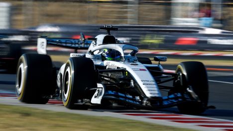 Valtteri Bottaksen talli vaikeuksissa: Perezin auto syttyi tuleen 2 Valtteri Bottaksen talli vaikeuksissa: Perezin auto syttyi tuleen 1