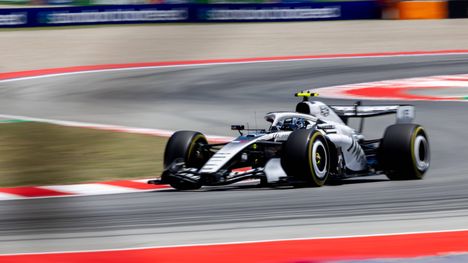 Valtteri Bottas sai sakot Barcelonan harjoituksissa 1