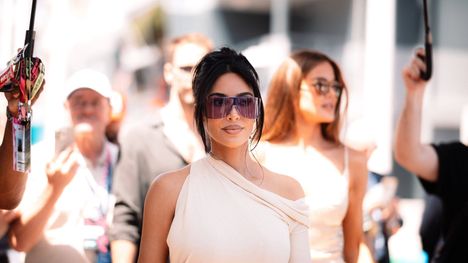 Video leviää: Kim Kardashian varasi F1-luokan pyyhkeen 2 Video leviää: Kim Kardashian varasi F1-luokan pyyhkeen 1