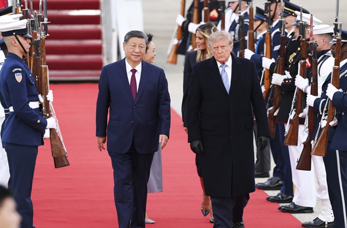 Xi saapui Yhdysvaltoihin valtiovisiitille, Trump tervehti lentokentällä 1