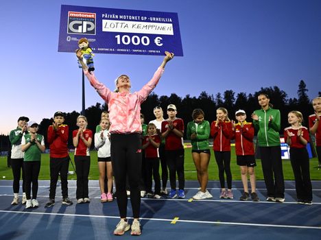 Yleisurheilutuomio: Lotta Kemppisen juoksu tekee illasta sensaation 6 Yleisurheilutuomio: Lotta Kemppisen juoksu tekee illasta sensaation 5