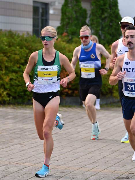 Alisa Vainio voitti SM-maratonin Jyväskylässä ylivoimaisesti – valmistautuu Berliiniin ja Valenciaan 4 Alisa Vainio voitti SM-maratonin Jyväskylässä ylivoimaisesti – valmistautuu Berliiniin ja Valenciaan 3