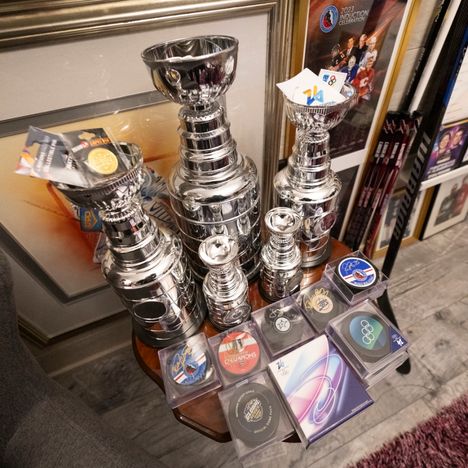 Apteekkari Petri Mäenkoski on käyttänyt satoja tuhansia euroja jääkiekko- ja Metallica-harrastukseen 13