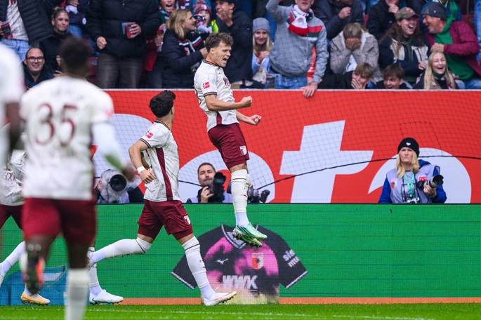 Augsburg hold Bayern after fastest Bundesliga goal, Leipzig hit 6 Augsburg pysäytti Bayernin historian nopeimman Bundesliiga-maalin jälkeen, Leipzig iski kuusi 1