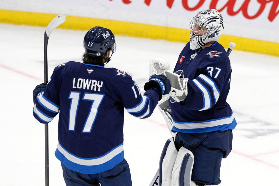 Connor Hellebuyck palaa Winnipeg Jetsiin – kapteeni Adam Lowry: “Meidän täytyy keskustella” 1
