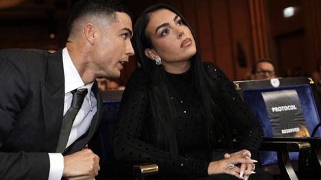 Georgina Rodriguez arvosteli Jorge Jesusia tekaistulla Ferguson-sitaatilla 2 Georgina Rodriguez arvosteli Jorge Jesusia tekaistulla Ferguson-sitaatilla 1