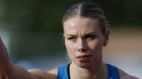 Elina Lampela leikkaukseen – Wilma Heltelä ryntäsi kommentoimaan 2 Elina Lampela leikkaukseen – Wilma Heltelä ryntäsi kommentoimaan 1