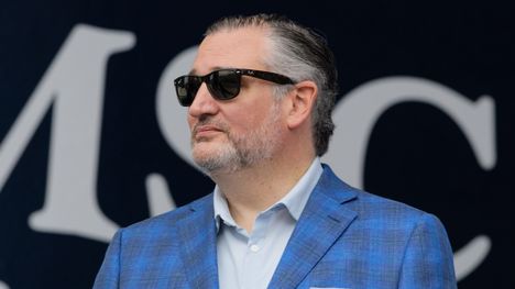 F1: Trumpin ystävä Ted Cruz sai osakseen buuauksia Austinin palkintopallilla 2 F1: Trumpin ystävä Ted Cruz sai osakseen buuauksia Austinin palkintopallilla 1